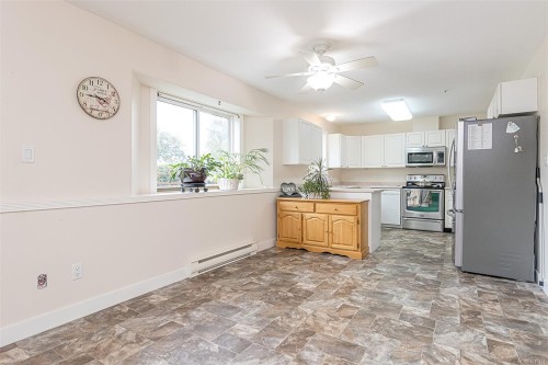 102C-540 Al Wilson Grove, Duncan, BC - Indoor Photo Showing Kitchen