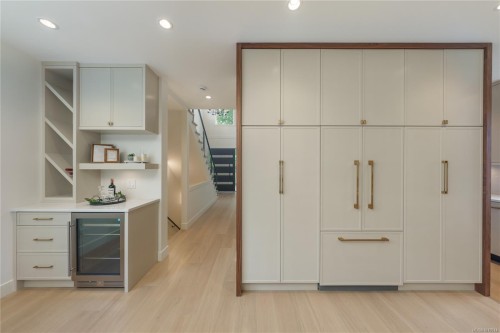 1772 Chandler Ave, Victoria, BC 