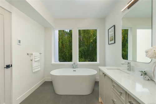 1772 Chandler Ave, Victoria, BC 