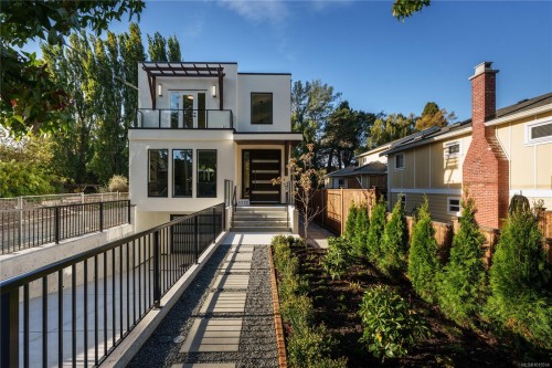 1772 Chandler Ave, Victoria, BC 