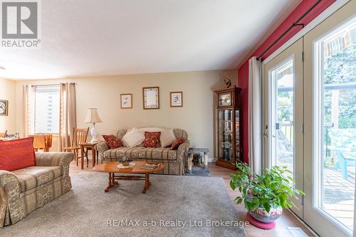 19 Brasher Drive, Tillsonburg, ON - Indoor Photo Showing Living Room