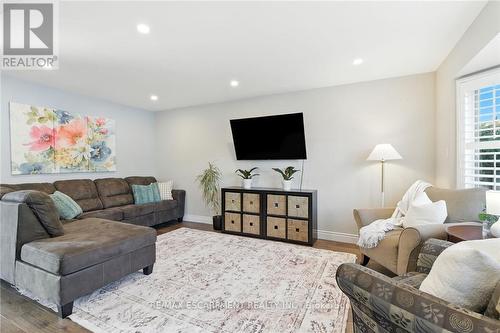 2 Caledonia Avenue, Haldimand, ON - Indoor Photo Showing Living Room