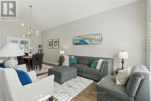 2 Caledonia Avenue, Haldimand, ON - Indoor Photo Showing Living Room