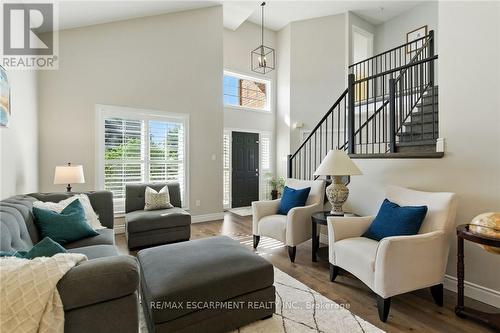 2 Caledonia Avenue, Haldimand, ON - Indoor Photo Showing Living Room