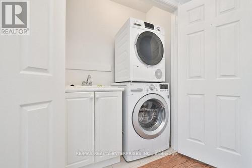 37 Castlegate Boulevard, Brampton, ON - Indoor Photo Showing Laundry Room
