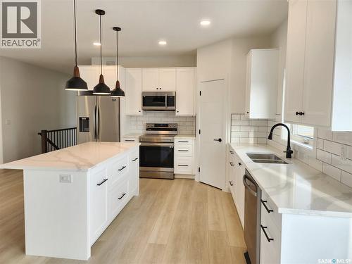 241 Carriage Drive, Rudy Rm No. 284, SK - Indoor Photo Showing Kitchen With Double Sink With Upgraded Kitchen