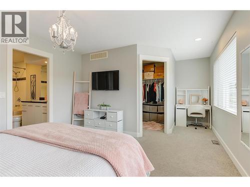 2051 Elkridge Drive Unit# 1, West Kelowna, BC - Indoor Photo Showing Bedroom