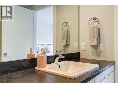 2051 Elkridge Drive Unit# 1, West Kelowna, BC - Indoor Photo Showing Bathroom