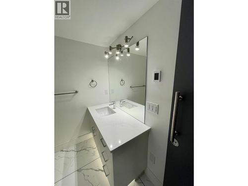 3961 Beachview Drive E, West Kelowna, BC - Indoor Photo Showing Bathroom