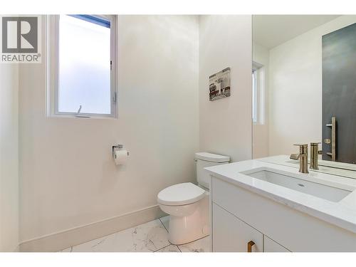 3961 Beachview Drive E, West Kelowna, BC - Indoor Photo Showing Bathroom