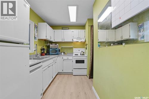 304 423 4Th Avenue N, Saskatoon, SK - Indoor Photo Showing Kitchen