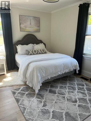 5706 King Street, Lincoln (Beamsville), ON - Indoor Photo Showing Bedroom