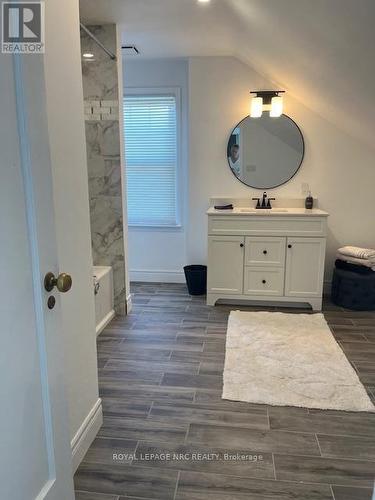 5706 King Street, Lincoln (Beamsville), ON - Indoor