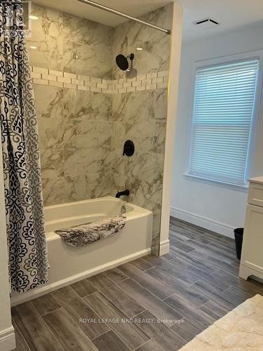 5706 King Street, Lincoln (Beamsville), ON - Indoor Photo Showing Bathroom