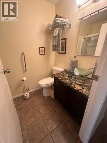 2455 5Th Avenue Ne, Salmon Arm, BC - Indoor Photo Showing Bathroom