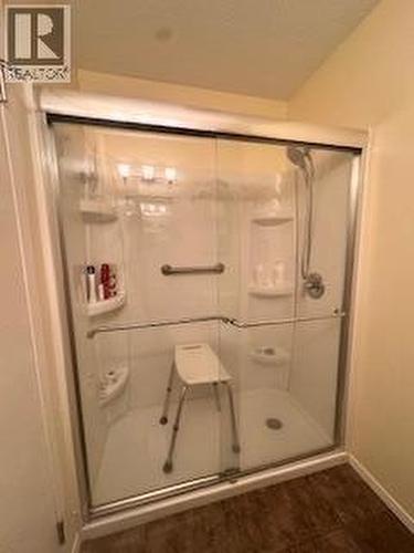 2455 5Th Avenue Ne, Salmon Arm, BC - Indoor Photo Showing Bathroom