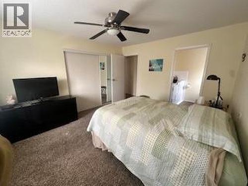 2455 5Th Avenue Ne, Salmon Arm, BC - Indoor Photo Showing Bedroom