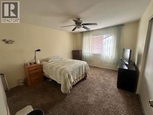 2455 5Th Avenue Ne, Salmon Arm, BC - Indoor Photo Showing Bedroom