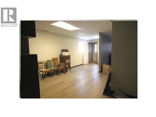 2455 5Th Avenue Ne, Salmon Arm, BC - Indoor