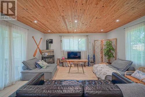 21 Marilyn Crescent, Kawartha Lakes, ON - Indoor Photo Showing Other Room