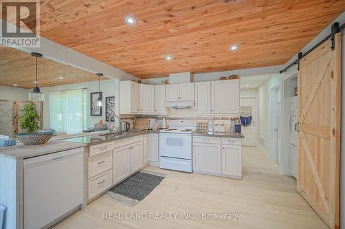 21 Marilyn Crescent, Kawartha Lakes, ON - Indoor Photo Showing Kitchen