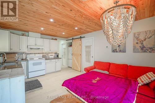 21 Marilyn Crescent, Kawartha Lakes, ON - Indoor Photo Showing Kitchen