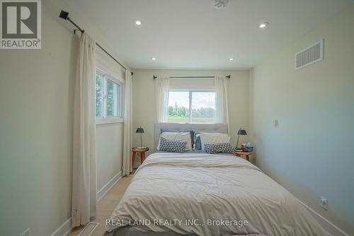 21 Marilyn Crescent, Kawartha Lakes, ON - Indoor Photo Showing Bedroom