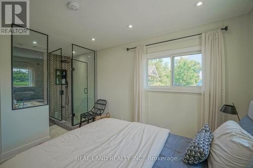 21 Marilyn Crescent, Kawartha Lakes, ON - Indoor Photo Showing Bedroom