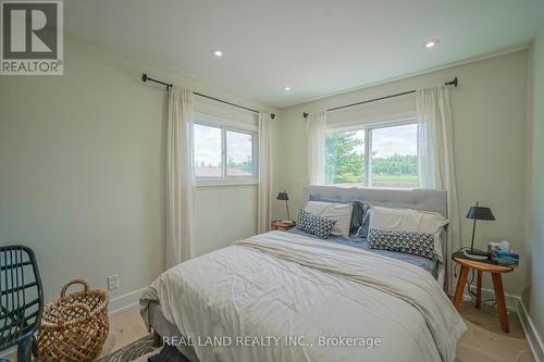 21 Marilyn Crescent, Kawartha Lakes, ON - Indoor Photo Showing Bedroom