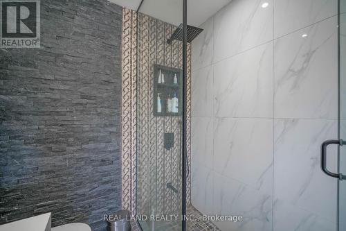 21 Marilyn Crescent, Kawartha Lakes, ON - Indoor Photo Showing Bathroom