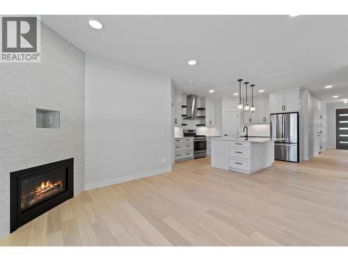 1840 10 Street Sw Unit# 9, Salmon Arm, BC - Indoor With Fireplace