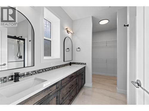 1840 10 Street Sw Unit# 9, Salmon Arm, BC - Indoor Photo Showing Other Room