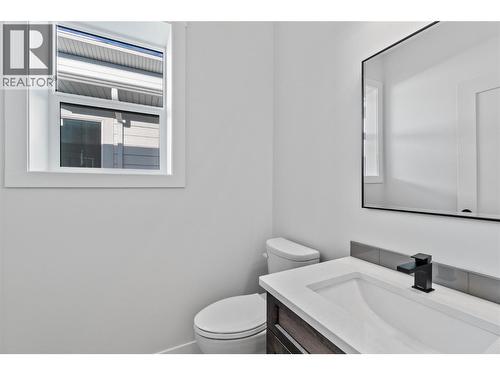 1840 10 Street Sw Unit# 9, Salmon Arm, BC - Indoor Photo Showing Bathroom