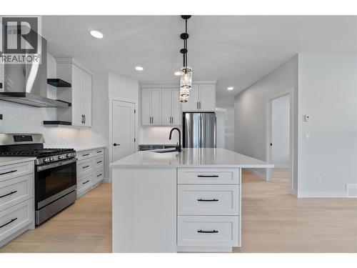 1840 10 Street Sw Unit# 9, Salmon Arm, BC - Indoor Photo Showing Kitchen With Double Sink With Upgraded Kitchen