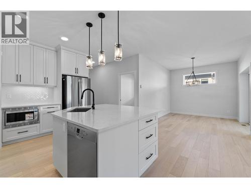 1840 10 Street Sw Unit# 9, Salmon Arm, BC - Indoor Photo Showing Kitchen With Upgraded Kitchen