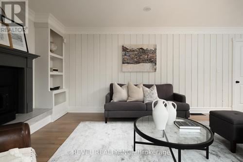 32 Cedar Drive, Caledon, ON - Indoor Photo Showing Living Room