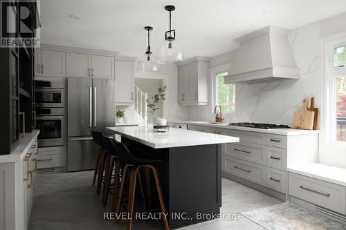 32 Cedar Drive, Caledon, ON - Indoor Photo Showing Kitchen With Upgraded Kitchen