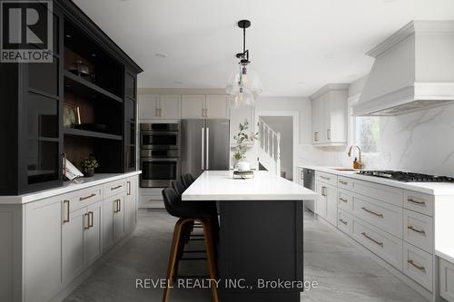 32 Cedar Drive, Caledon, ON - Indoor Photo Showing Kitchen With Upgraded Kitchen