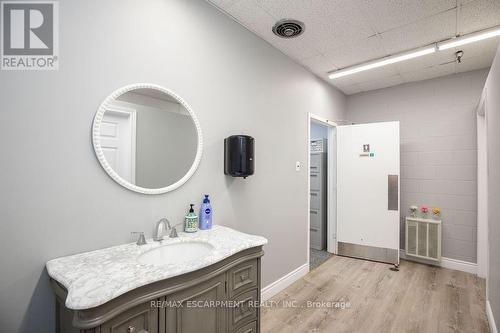 42 Niagara Street, Hamilton, ON 