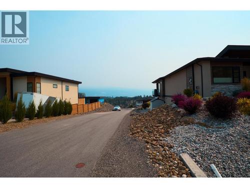17523 Sanborn Street, Summerland, BC - Outdoor