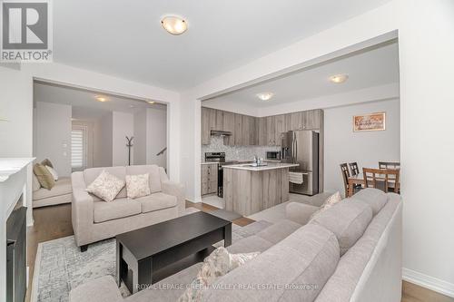 15 Weylie Street, Hamilton, ON - Indoor Photo Showing Living Room