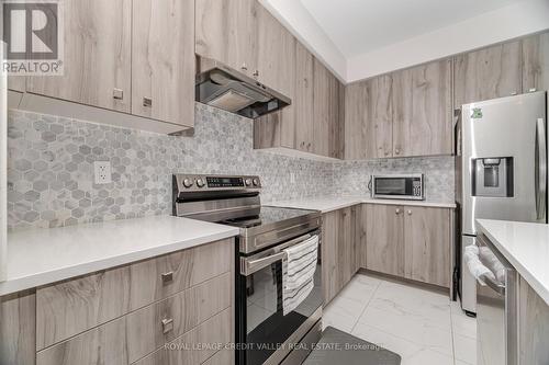 15 Weylie Street, Hamilton, ON - Indoor Photo Showing Kitchen With Stainless Steel Kitchen