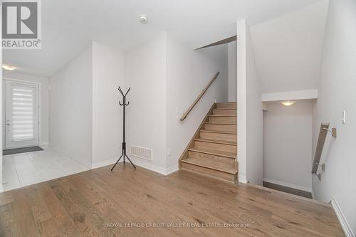 15 Weylie Street, Hamilton, ON - Indoor Photo Showing Other Room
