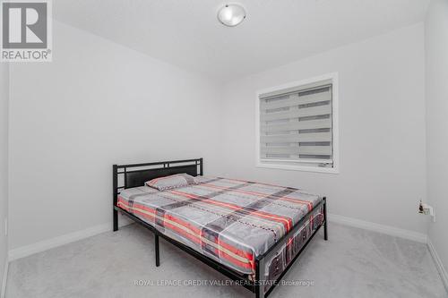 15 Weylie Street, Hamilton, ON - Indoor Photo Showing Bedroom