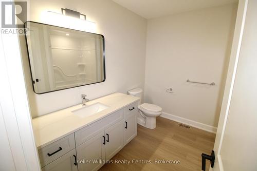 844 22Nd Avenue A, Hanover, ON - Indoor Photo Showing Bathroom