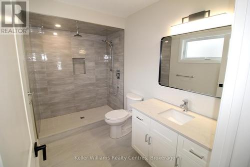 844 22Nd Avenue A, Hanover, ON - Indoor Photo Showing Bathroom