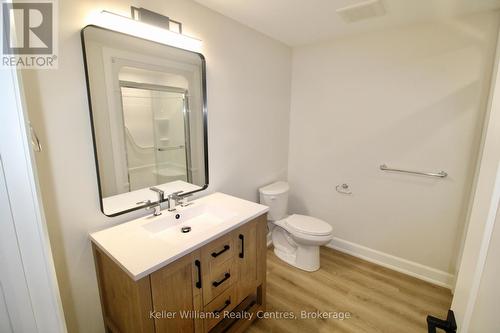 844 22Nd Avenue A, Hanover, ON - Indoor Photo Showing Bathroom