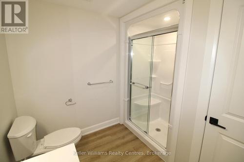 844 22Nd Avenue A, Hanover, ON - Indoor Photo Showing Bathroom