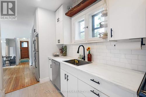 166 Fifth Avenue, Ottawa, ON - Indoor Photo Showing Kitchen