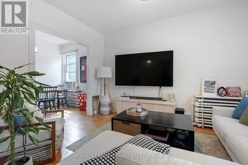 166 Fifth Avenue, Ottawa, ON - Indoor Photo Showing Living Room